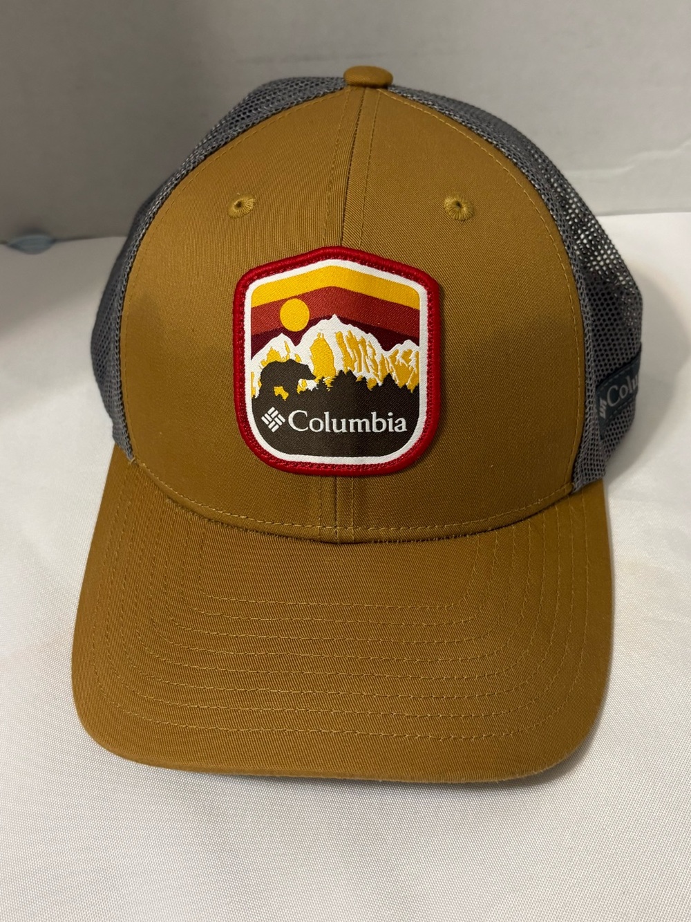 Columbia Mesh Snapback Cap Mens mountain‎ and bear patch Trucker Hat